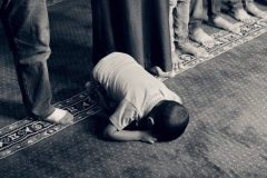 kid-praying-muslim-islam-faith-Image-by-Samer-Chidiac خلفيات بوربوينت اسلامية